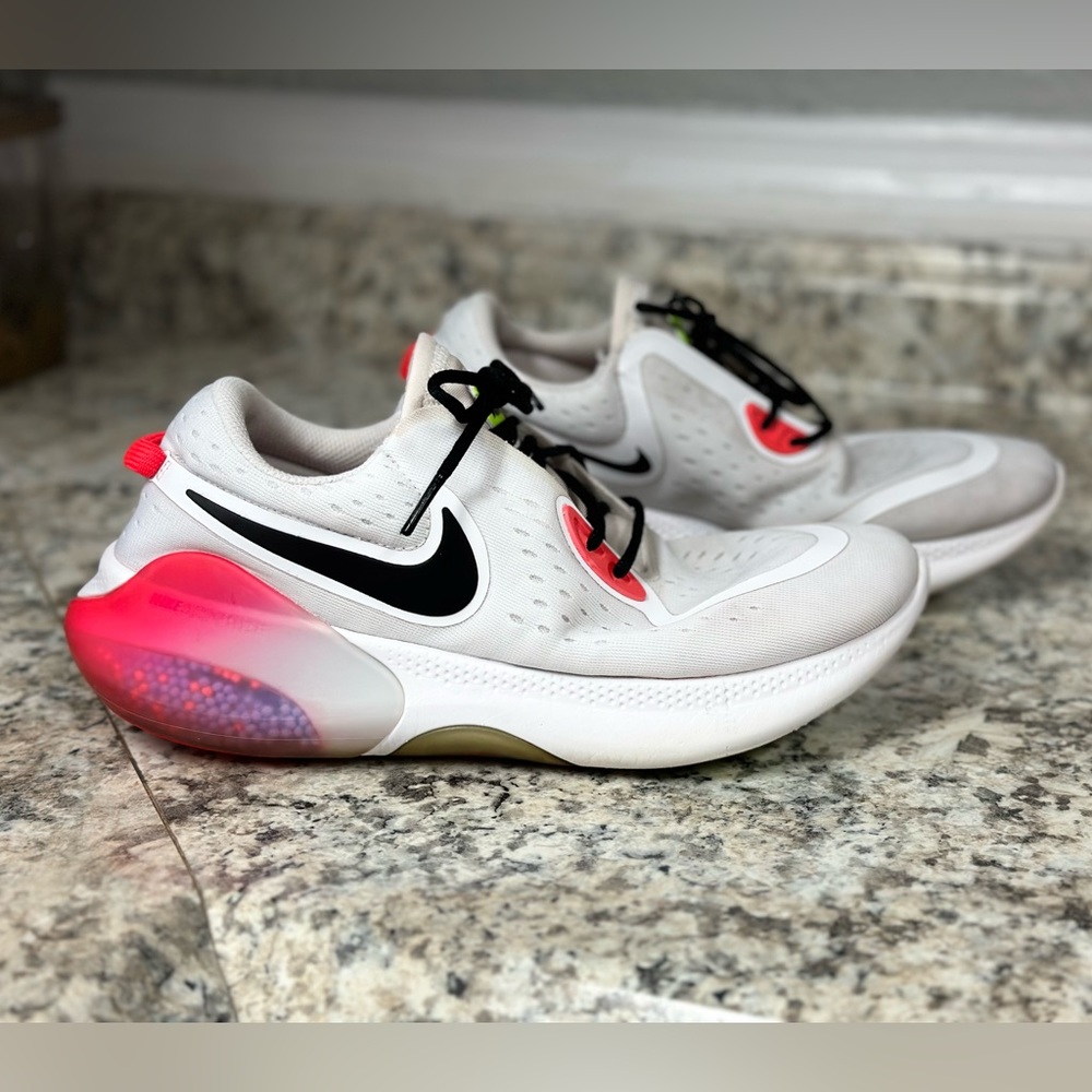 Women Nike Joyride size 9.5